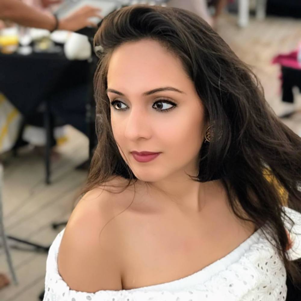 Meet your Posher, Harleen